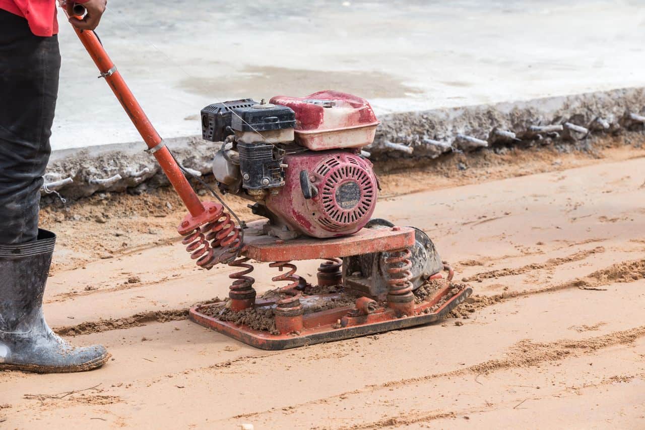 Ground maintenance tool